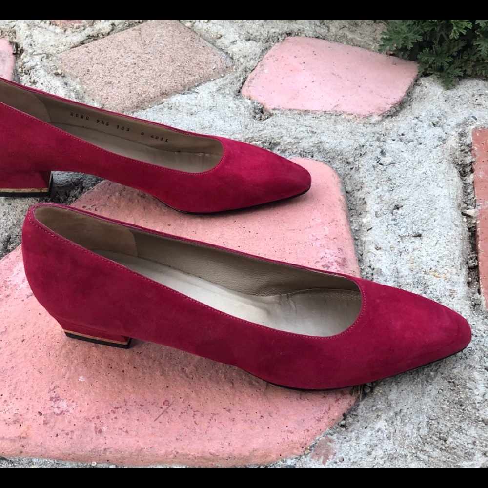 St. John Red Suede Pumps, 9.5 S (Narrow) - Picture 3 of 10